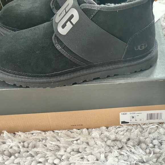 New with tags UGG NEUMEL 11 GRAPHIC BOOTIE An elastic strap w/logo. PLUSH LINING - Picture 5 of 8